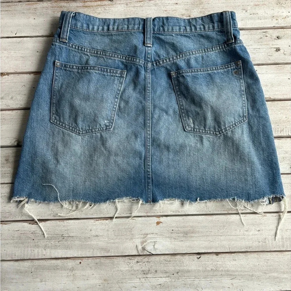 Madewell, raw hem, denim skirt, zipper fly, size 30 - Picture 7 of 9